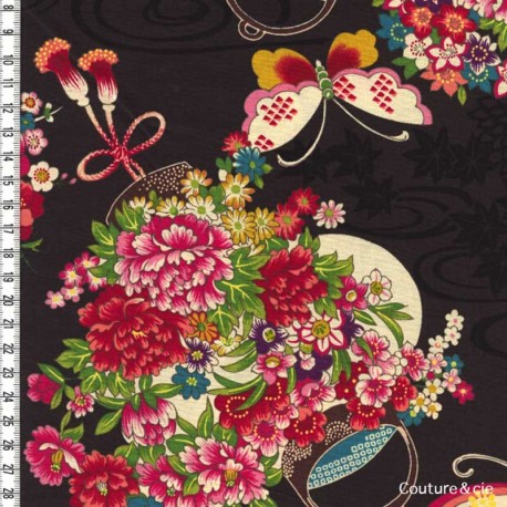 Tissu Fleurs et Papillons noir dans Kokka par Couture et Cie