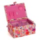 Boîte à couture fleurie rose dans Boîte à couture par Couture et Cie